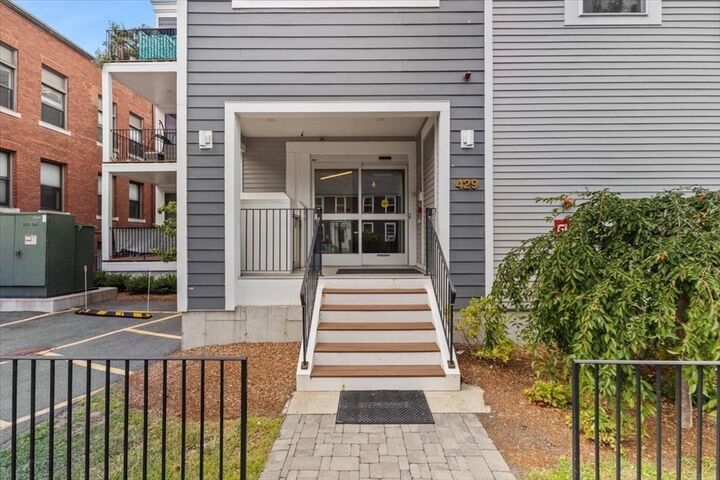 429 Cherry St 11  Newton MA 02465 photo