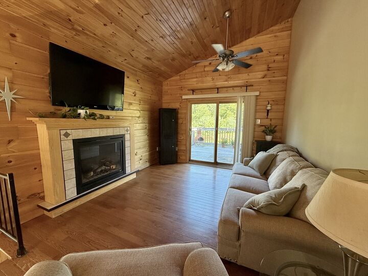 Property Photo:  27 Mayflower Circle  MA 01520 