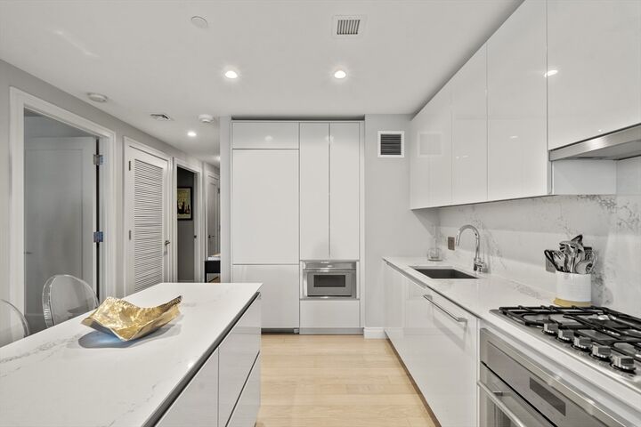 Property Photo: 133 Seaport Boulevard 716 MA 02210