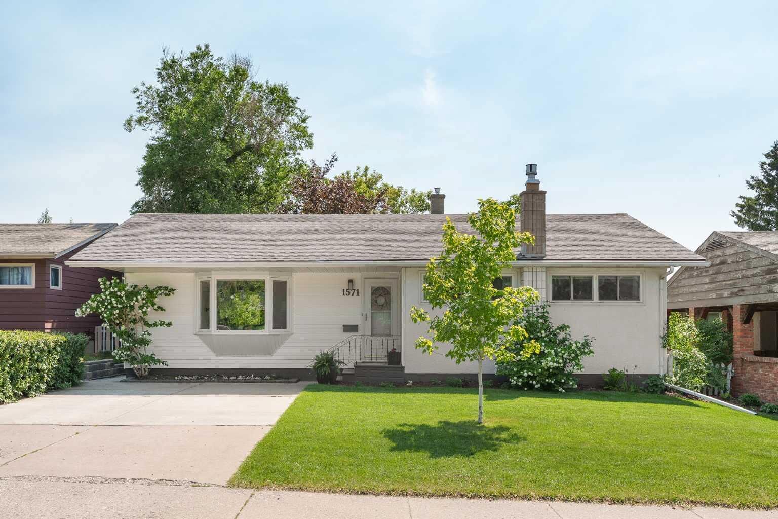 Property Photo:  1571 Windsor Street NW  AB T2N 3X5 