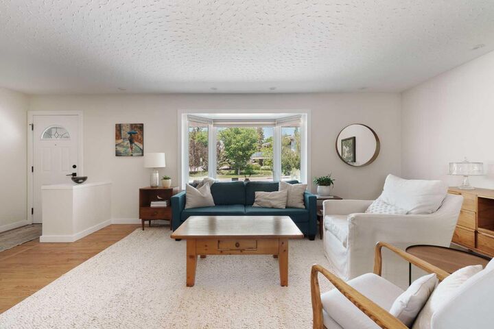 1571 Windsor Street NW  Calgary AB T2N 3X5 photo