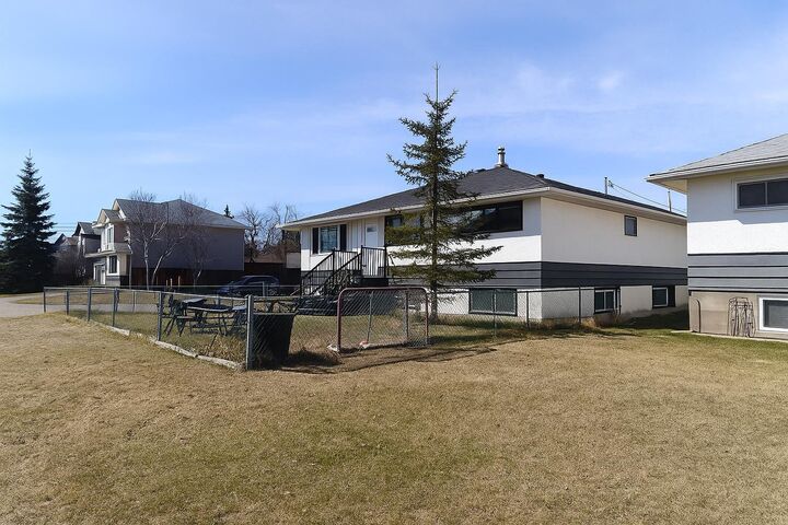 Property Photo: 7847 25 Street SE AB T2C 1A8