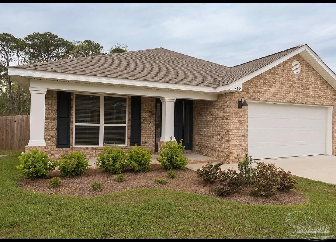 Property Photo: 7555 Oak Lake Blvd FL 32526