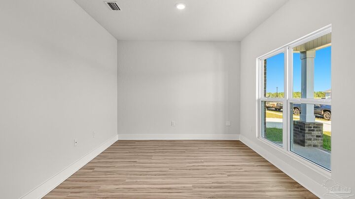 Property Photo: 1220 E Cross St FL 32503