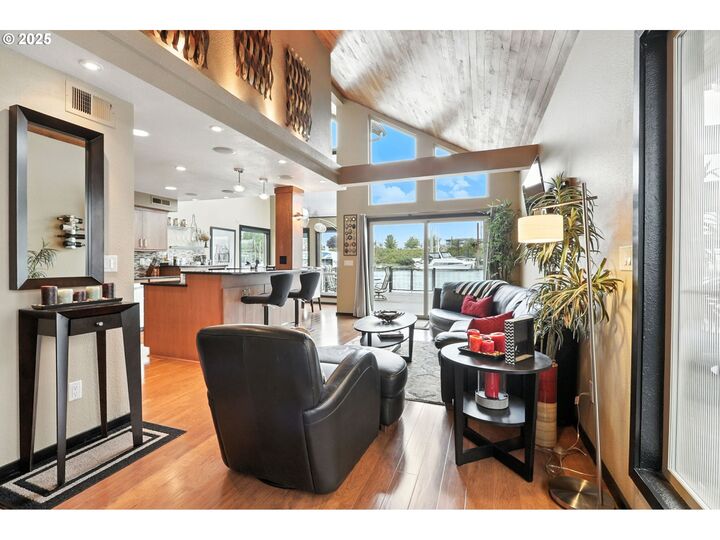 Property Photo:  