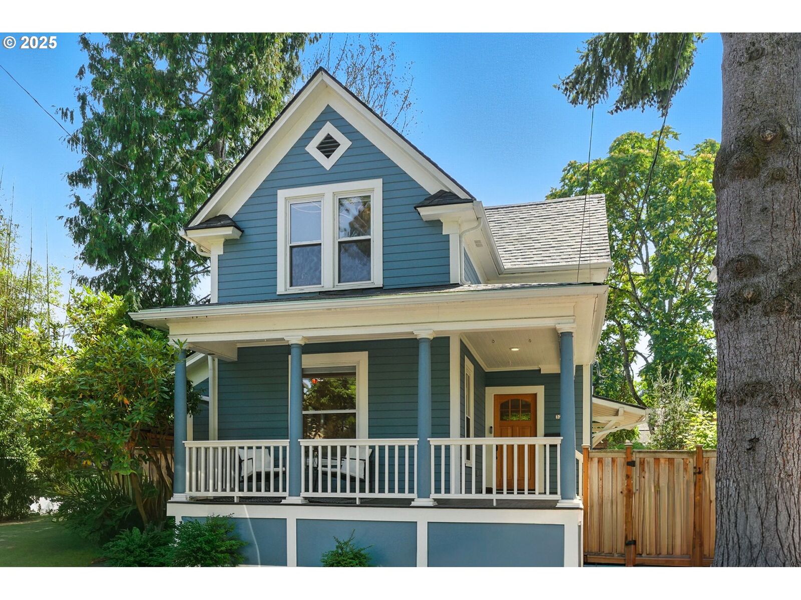 Property Photo:  3280 SE Madison St  OR 97214