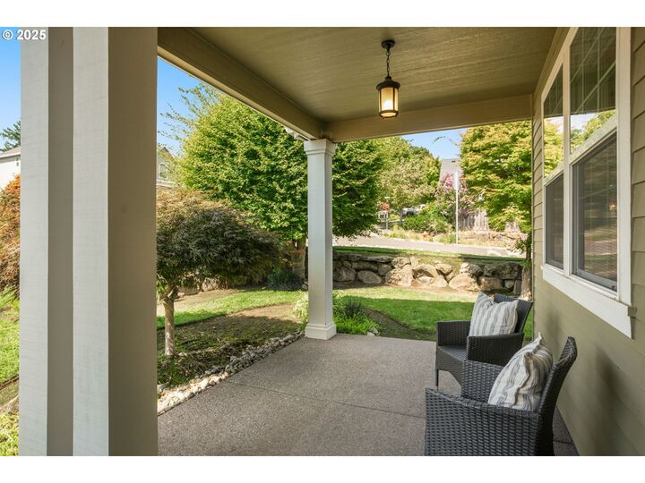 Property Photo: 978 N Alder St OR 97013