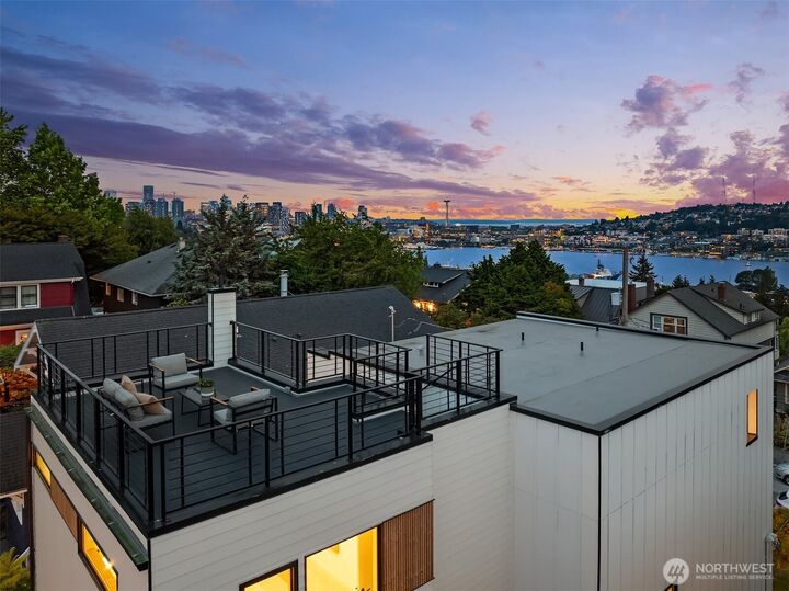 Property Photo:  2214  Broadway  E A  WA 98102 