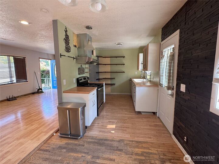 Property Photo:  20426  54th Avenue W  WA 98036 