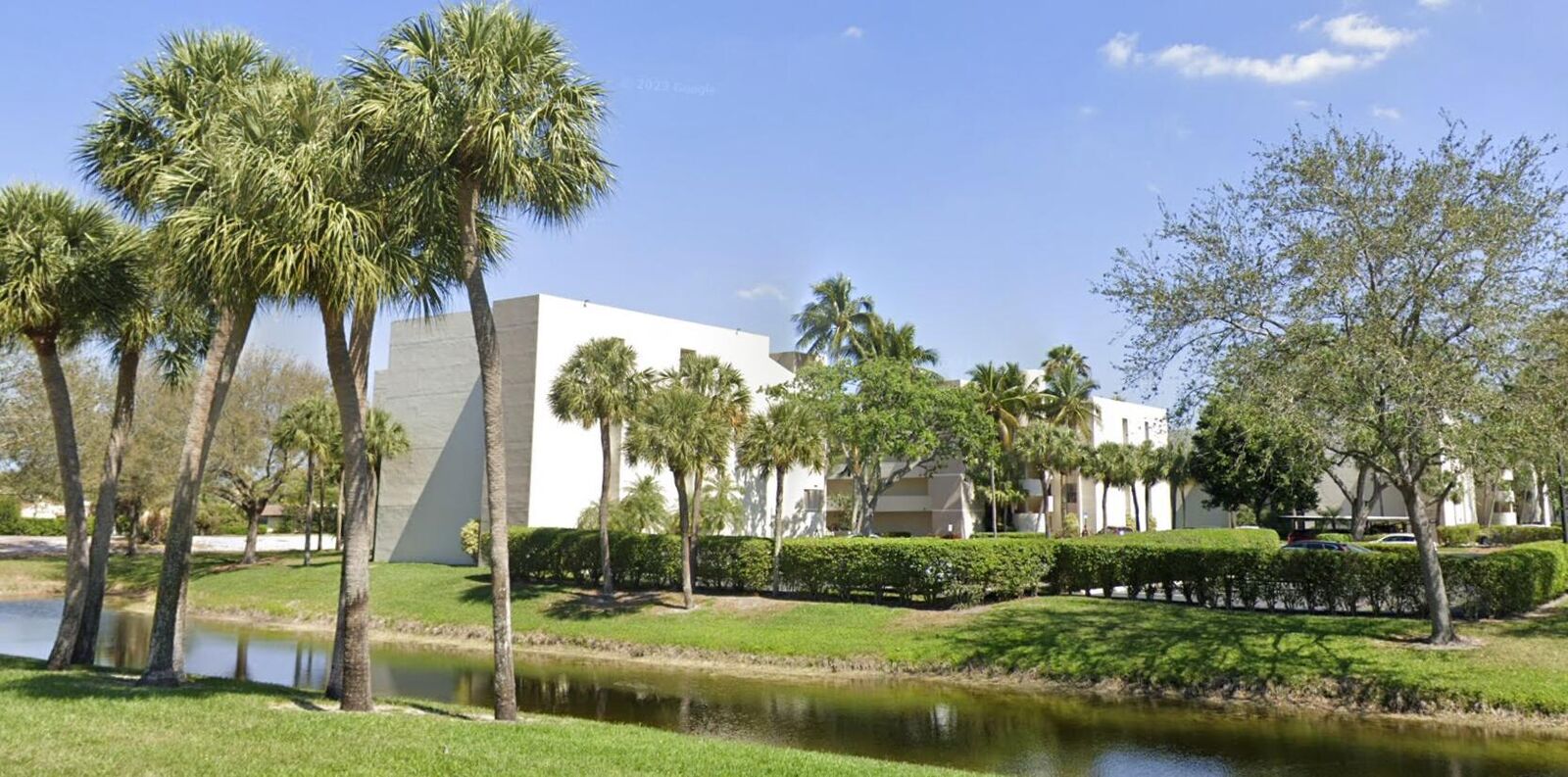 Property Photo:  5900 Camino Del Sol 306  FL 33433 