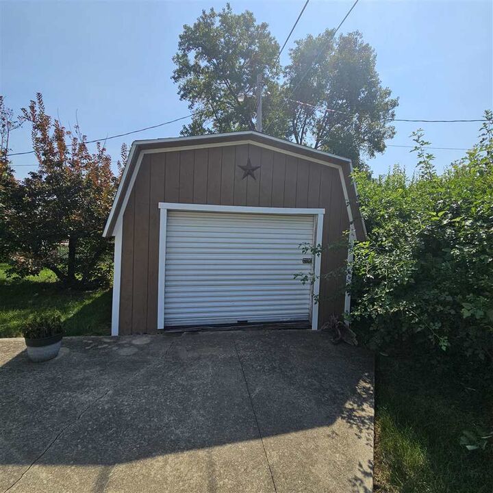 Property Photo:  1407 SW 39th Street  IN 47374 