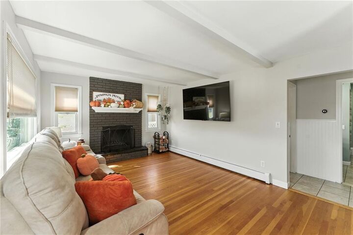 Property Photo:  33 Swan Street  RI 02911 