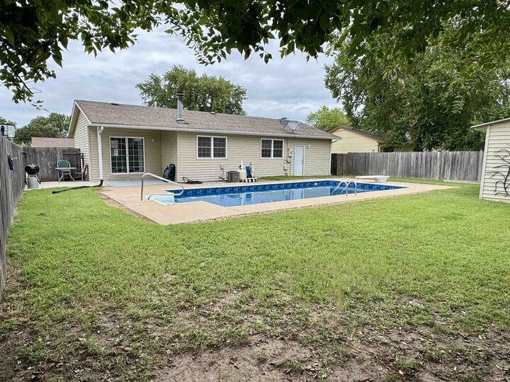 Photo de la propriété:  205 N Moy Ct.  KS 67060-1813 