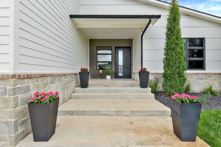 Property Photo: 2583 N Doris Ct KS 67205