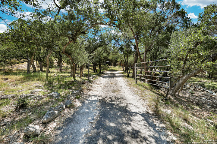 Property Photo: 1202 Flagstone Drive TX 78260