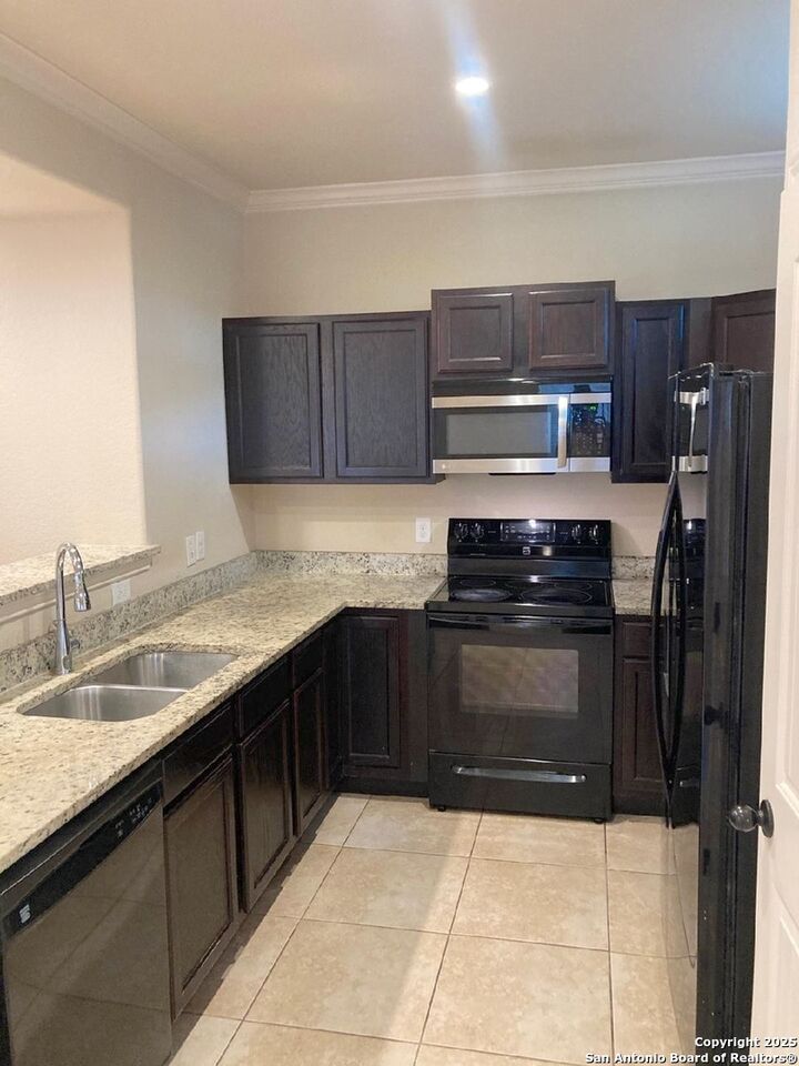 Property Photo:  7030 Lakeview 102  TX 78244 