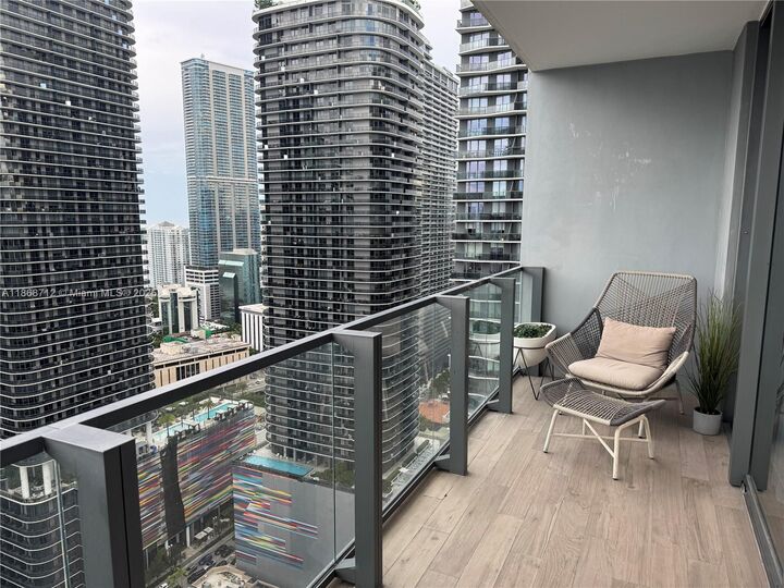 Property Photo: 88 SW 7th St 3007 FL 33130