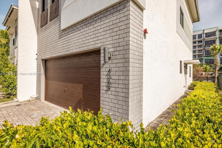 Property Photo:  4369 NW 9th St  FL 33317 