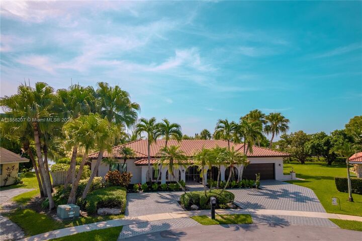 Property Photo: 510 Birchwood Way FL 33326