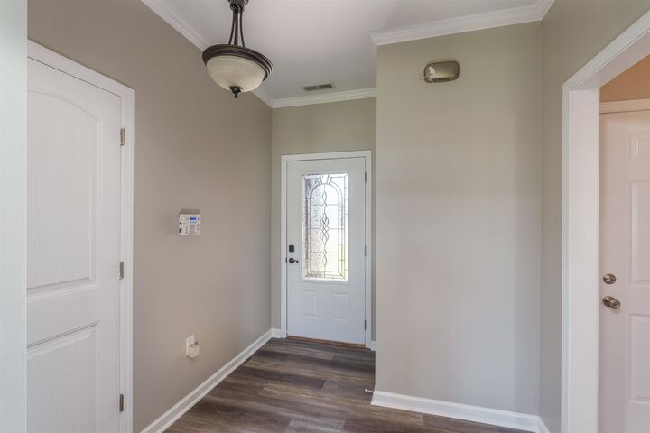 Property Photo:  302 Meredith Dr  AL 35661 - MUSCLE S 