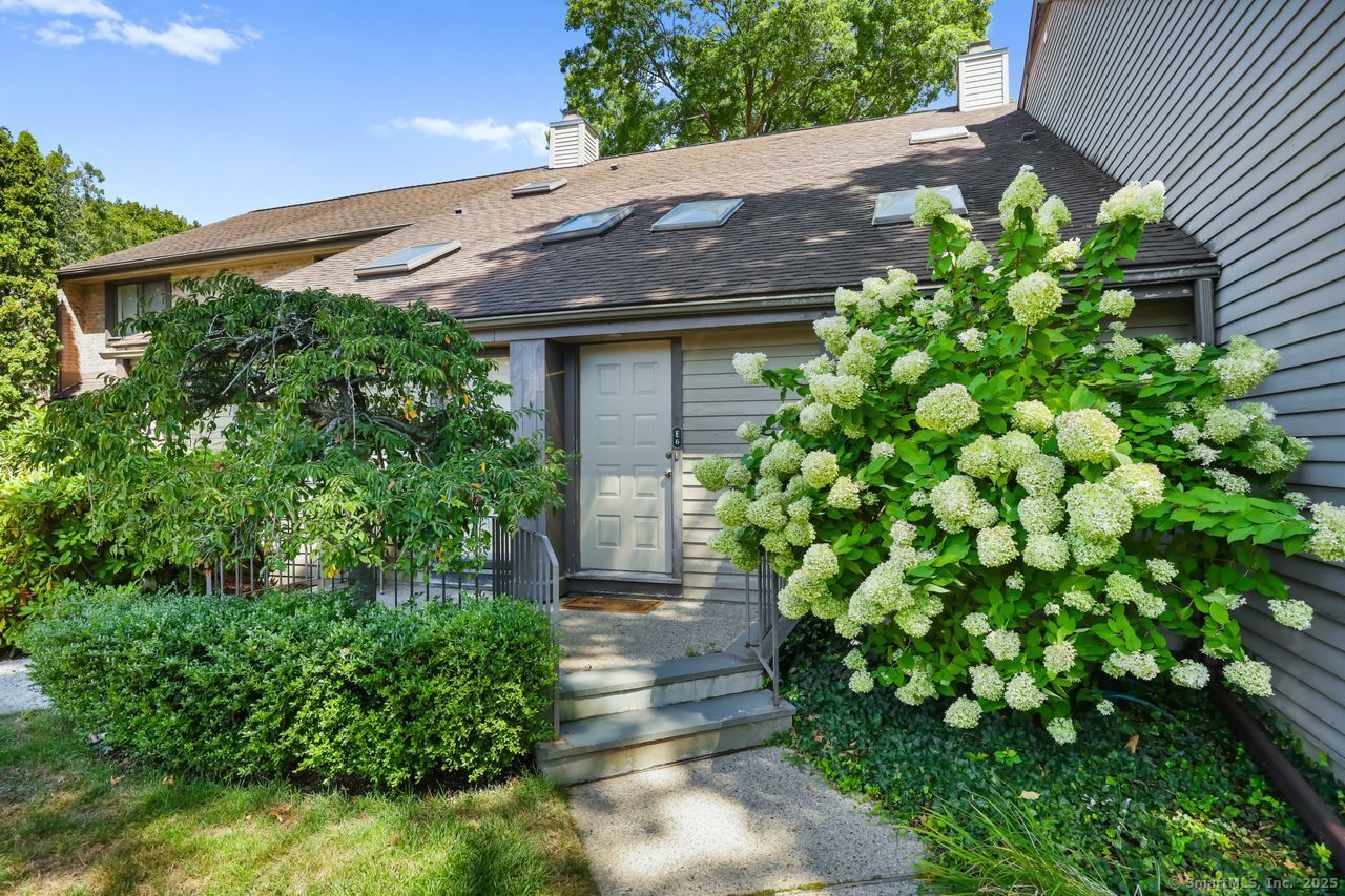 Property Photo:  2437 Bedford Street E6  CT 06905 