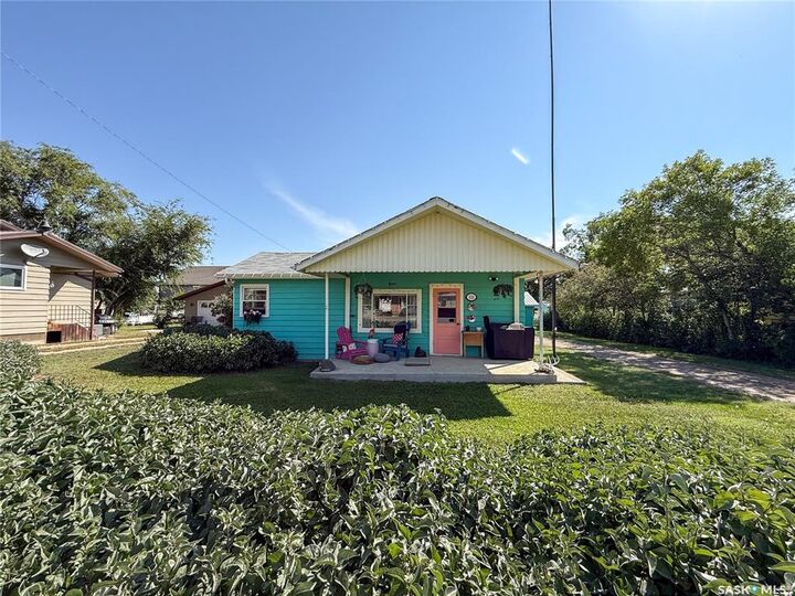 Property Photo:  114 1st Street W  SK S0N 0W0 