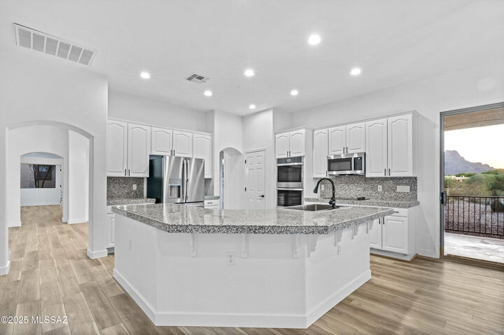 Property Photo: 7817 N Va Laguna Niguel AZ 85743