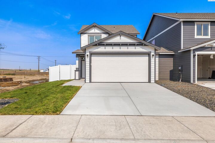 Property Photo:  7672 Grapevine Ct  WA 99353 