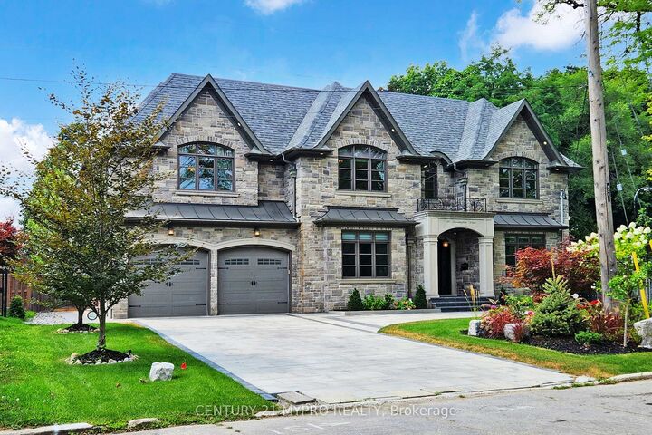 Photo de la propriété:  36 Farrington Drive  ON M2L 2B6 