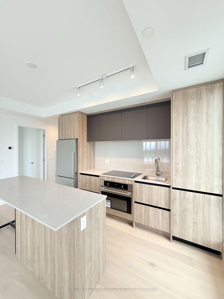Property Photo: 8 Beverley Glen Boulevard 909 ON L4J 0L5