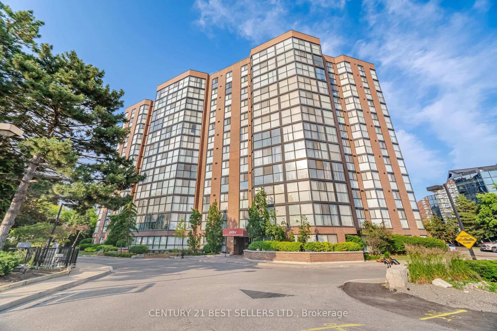 Property Photo: 2091 Hurontario Street 1107 ON L5A 4E6