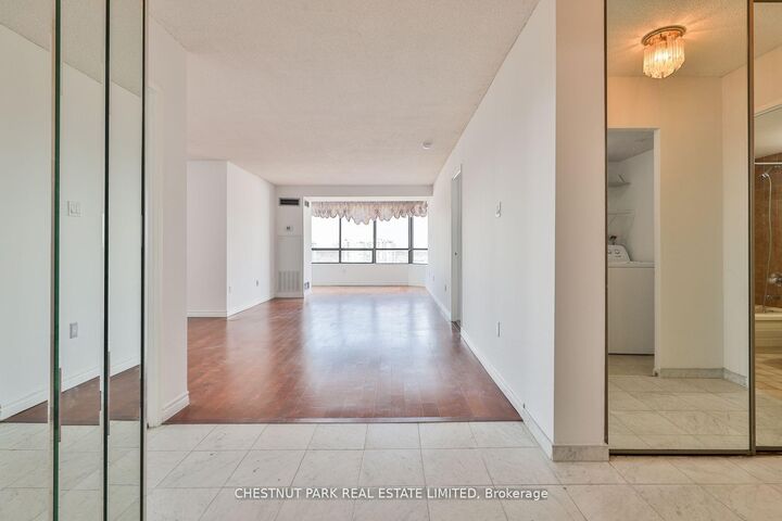 Property Photo: 7601 Bathurst Street 1109 ON L4J 4H5