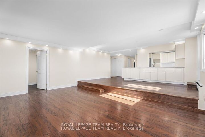 Property Photo:  415 Greenview Avenue 2004  ON K2B 8G5 