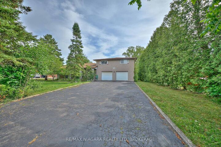 Property Photo: 228 Doans Ridge Road ON L3B 5N7