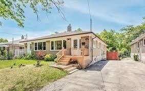 Photo de la propriété: 68 Birkdale Road Bsmt ON M1P 3R5