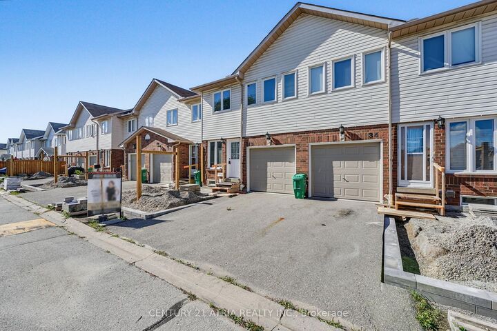 Property Photo:  1485 Torrington Drive 33  ON L5V 1Y3 