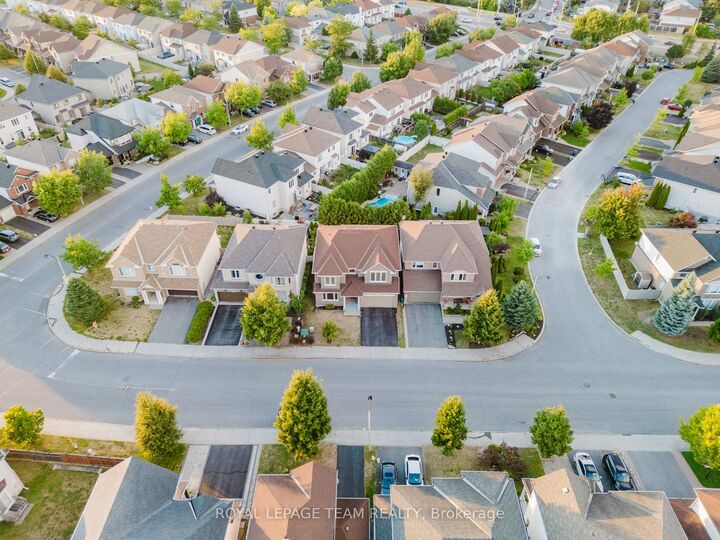 Photo de la propriété: 705 Clearbrook Drive ON K2J 5P1