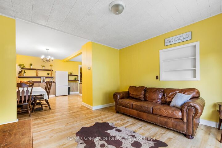 Property Photo:  243 Queen Street W  ON N0H 1P0 
