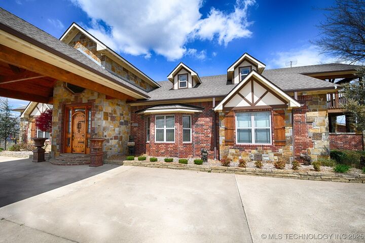 Property Photo: 460181 E 1120 Road OK 74955