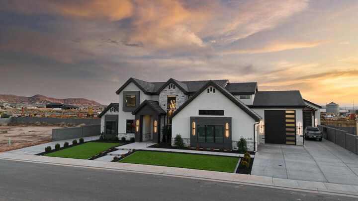 Property Photo: 646 E Pine St UT 84780