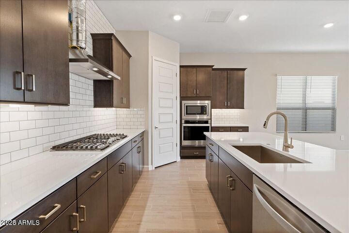 Property Photo: 17707 N 50th Way AZ 85254