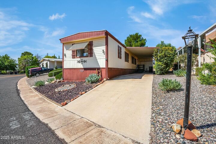 Property Photo: 210 Lampliter Village AZ 86324