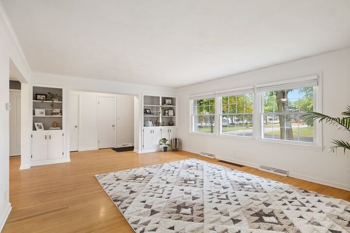 Property Photo: 862 Hoover OH 44805