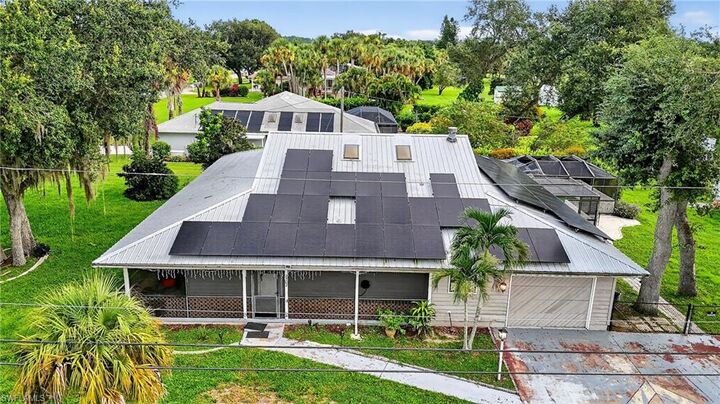 Property Photo: 2503 E 5th St FL 33936