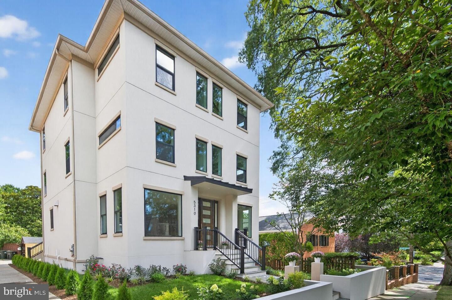 Property Photo:  5310 Cathedral Avenue NW  DC 20016 