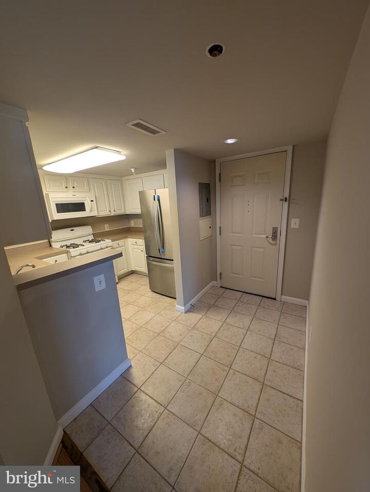 Property Photo: 11710 Old Georgetown Road 723 MD 20852
