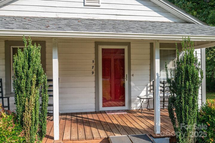 Property Photo: 579 Hollis Road NC 28040