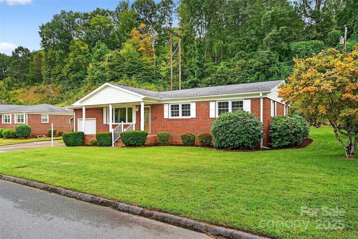 Property Photo: 19 W Glenview Street NC 28752