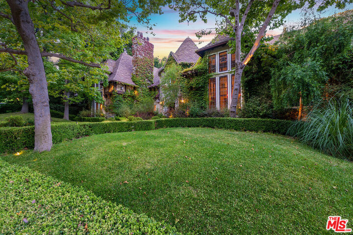 Property Photo: 1460 Moraga Dr CA 90049