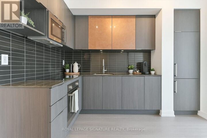Property Photo: 99 The Donway West 506 ON M3C 0N8
